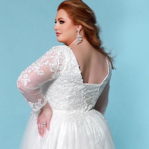 Sydney's Closet 3/4 sleeve Bridal Gown - Picture 3 of 6